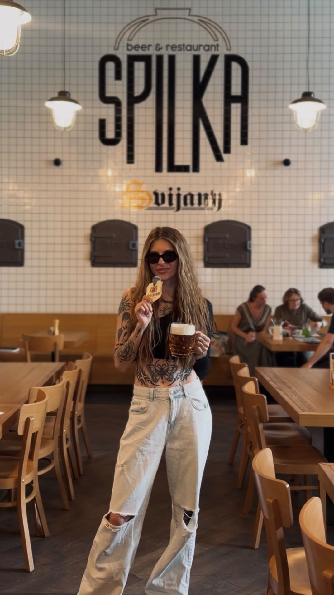 Po tomto videu sa už nikto nemôže vyhovoriť, že nás nevie nájsť! 😎 Spilka je skvelé miesto v centre Bratislavy na ulici📍Legionárska 8, kúsok od všetkého, kde si môžete vychutnať dobré jedlo a ešte lepšie čapované pivo! Tak to príďte omrknúť 🍻 

#spilka #alwaysgoodreasontocome #Spilkabratislava #beer