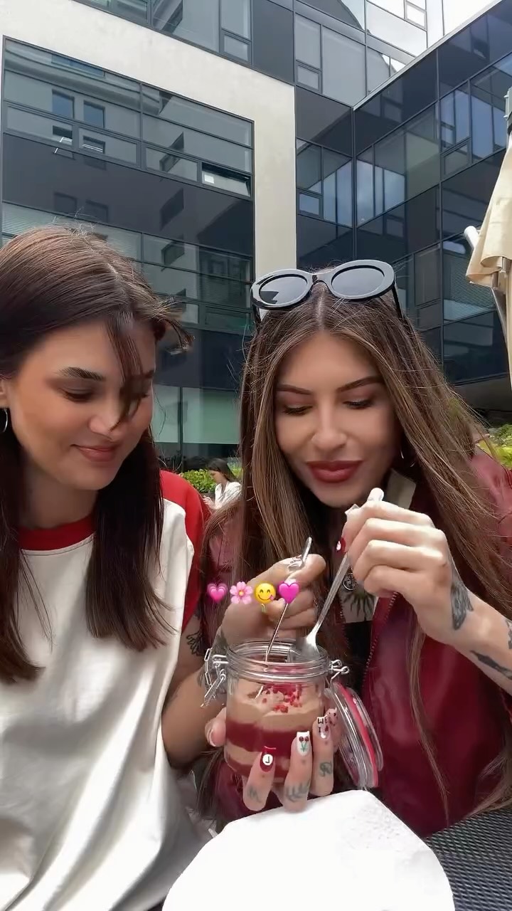 “Piváreň” nepiváreň, v našej ponuke nájdete aj rôzne dezerty! 😋 Najnovším je čokoládová pena s malinami, ktorá ulahodí nejednému milovníkovi sladkého 🤌🏼 Tak príďte vyskúšať k nám do 📍Spilky 

#Spilka #dezert #beer #foodlover
