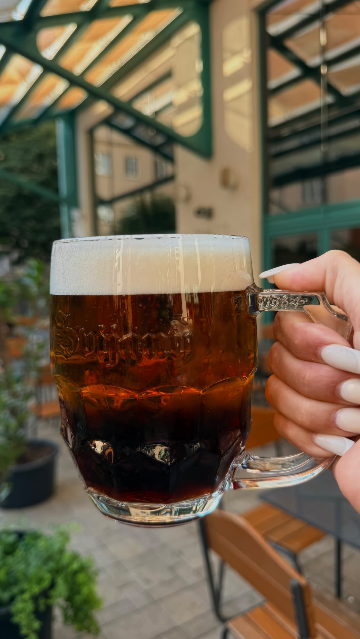 Rezané pivo v📍Spilke? Takto si treba vychutnávať leto! Príďte vyskúšať prémiový ležiak “450” + KNĚŽNA, elegantne načapované 50:50, presne tak, ako má správne vyzerať 🍻 

#Spilka #Spilkabratislava #rezanepivo